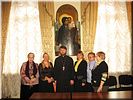 Под иконой Божьей Матери Под иконой Божьей Матери