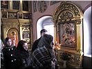 У чудотворной Тихвинской иконы У чудотворной Тихвинской иконы