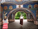 Под спасительными сводами Под спасительными сводами