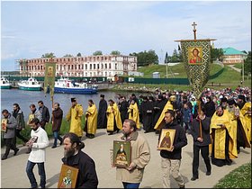 Крестный ход в воскресный день Крестный ход в воскресный день