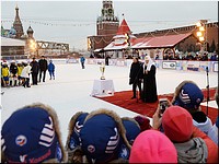 Святейший Патриарх Кирилл приветствовал на Красной площади ребят - участников турнира по русскому хоккею, 17.02.2017 Святейший Патриарх Кирилл приветствовал на Красной площади ребят - участников турнира по русскому хоккею, 17.02.2017