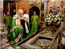 В канун дня памяти преподобного Сергия Радонежского Предстоятель Русской Церкви прибыл в Троице-Сергиеву лавру и совершил малую вечерню с акафистом , 17.07.2017 В канун дня памяти преподобного Сергия Радонежского Предстоятель Русской Церкви прибыл в Троице-Сергиеву лавру и совершил малую вечерню с акафистом , 17.07.2017