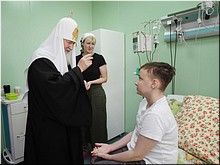 Святейший Патриарх Кирилл пожелал детям веры в выздоровление. Предстоятель Русской Церкви посетил онкогематологический центр Брянской областной детской больницы, 20.10.2019 Святейший Патриарх Кирилл пожелал детям веры в выздоровление. Предстоятель Русской Церкви посетил онкогематологический центр Брянской областной детской больницы, 20.10.2019