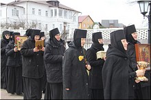 В Свято-Никольском Черноостровском монастыре Малоярославца крестный ход совершается ежедневно, 12.04.2020 В Свято-Никольском Черноостровском монастыре Малоярославца крестный ход совершается ежедневно, 12.04.2020