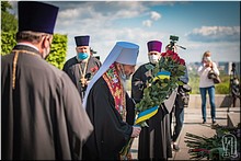 В день Победы митрополит Онуфрий совершил молитву в парке Вечной славы в Киеве, 09.05.2020 В день Победы митрополит Онуфрий совершил молитву в парке Вечной славы в Киеве, 09.05.2020