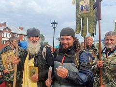 В Алапаевске начался традиционный Симеоновский крестный ход, 15.09.2021 В Алапаевске начался традиционный Симеоновский крестный ход, 15.09.2021