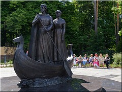 Святейший Патриарх Кирилл совершил освящение храма и памятника в честь святых благоверных Петра и Февронии в посёлке Солнечное Санкт-Петербурга, 08.07.2023 Святейший Патриарх Кирилл совершил освящение храма и памятника в честь святых благоверных Петра и Февронии в посёлке Солнечное Санкт-Петербурга, 08.07.2023